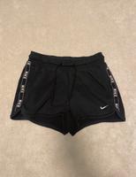 Kurze schwarze Nike Hose in Gr. S Nordrhein-Westfalen - Versmold Vorschau