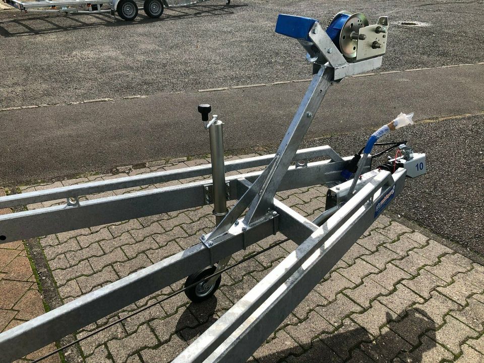 Vlemmix Bootstrailer Bootsanhänger für Boote bis 6,9m 1500kg in Monzingen