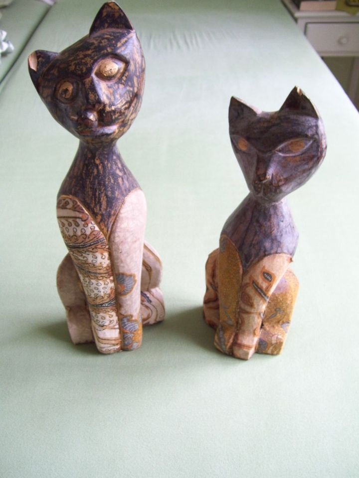 2x Dekofigur Katze Holz Batik Handarbeit Braun Leichtes Balsaholz in Berlin