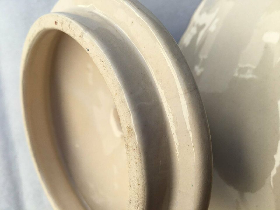 Schale und Dose aus Keramik in Eimeldingen
