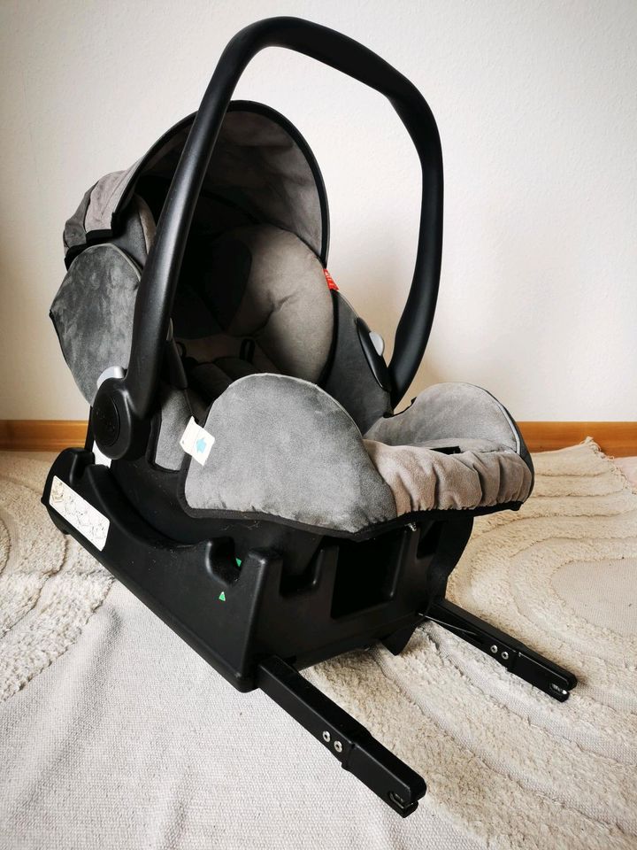 Recaro Kindersitz Autoschale Babyschale ISO Fix Station in Norderstedt