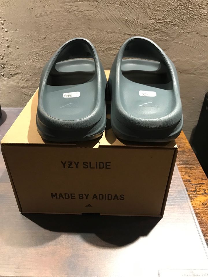 Adidas Yeezy Slide Slate Grey - US 10 (EU 44.5) in Essen