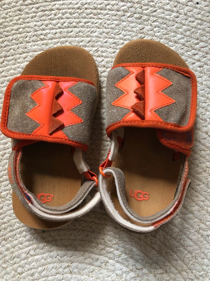 Schöne leichte Leder- Sandalen/ UGG / Original/ Größe 27,5 in Köln