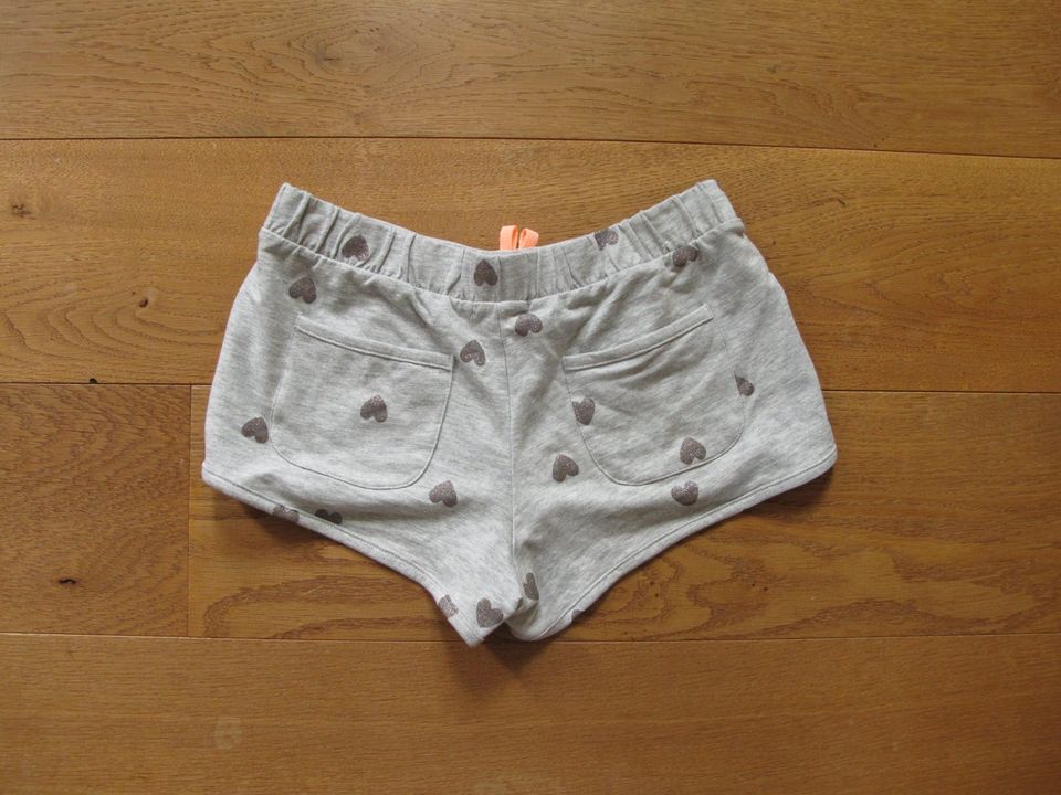kurze Hose Hot pants Shorts Sporthose Sommerhose Gr. 146/152 in Grefrath