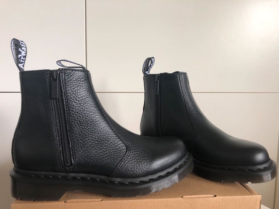 Dr. Martens 2976 Chelsea Boots Milled Nappa Gr. 38 in Düsseldorf