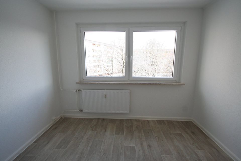 Neue geräumige 4-Raum Wohnung!!! in Hohenstein-Ernstthal