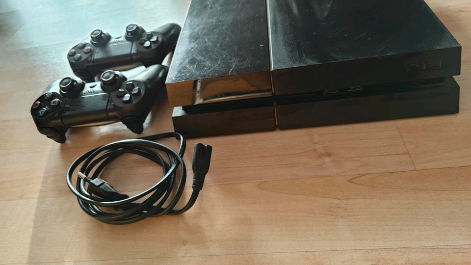 Playstation 4 + 500GB + 2 Controller in Kriftel