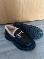 Damen Flache Leder Loafers mit Fell und mit Chain Dekoration Niedersachsen - Salzgitter Vorschau