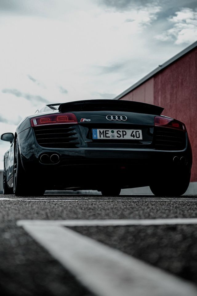 AUDI R8 QUATTRO Carbon Rennwagen Sound Sportwagen Auto mieten in Langenfeld