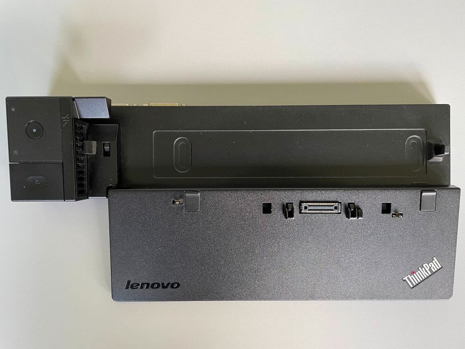 Lenovo ThinkPad Ultra Dockingstation 40A2 - 135 Watt Netzteil in Niedereschach