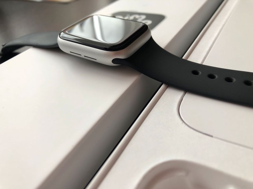 Apple Watch 6, 40mm, mit GPS, 100% Akku Kapazität. in Ansbach