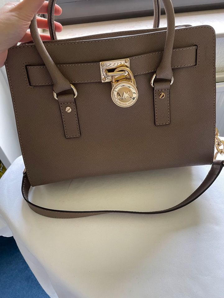 Michael Kors Handtasche top Zustand in der Farbe taupe in Recklinghausen