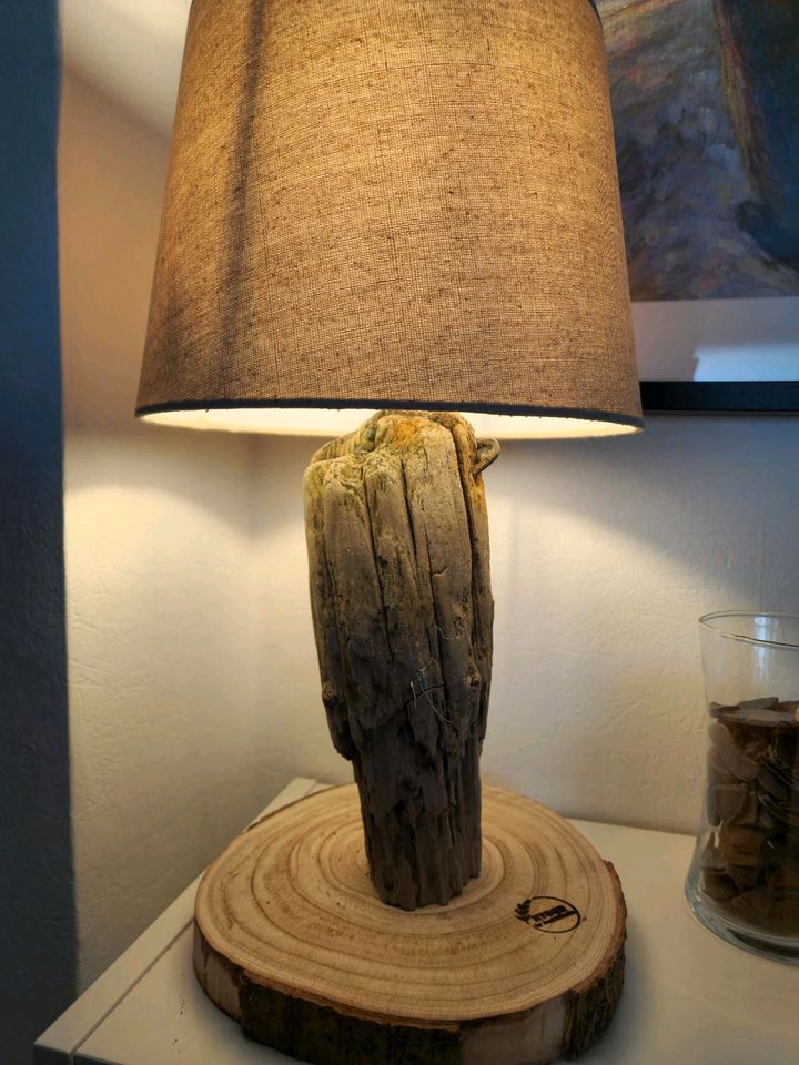 Lampe aus Treibholz in Leck