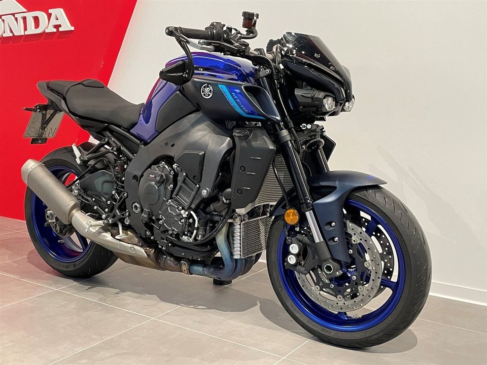 Yamaha MT-10 kurzes Heck / Lenkerspiegel in Neunkirchen Siegerland