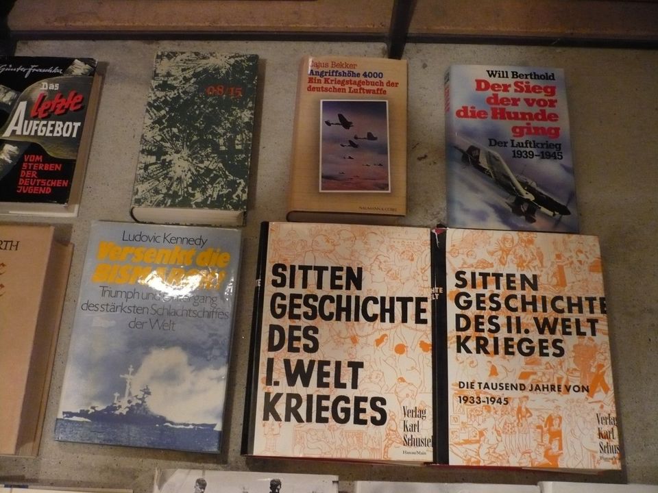 Bücher 1 + 2 Weltkrieg , habe auch Bierkrüge in meinen  Anzeigen in Münchberg