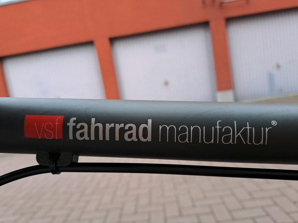 Reisefahrrad TX-400 mit Taschen, Größe 57 in Frankfurt am Main