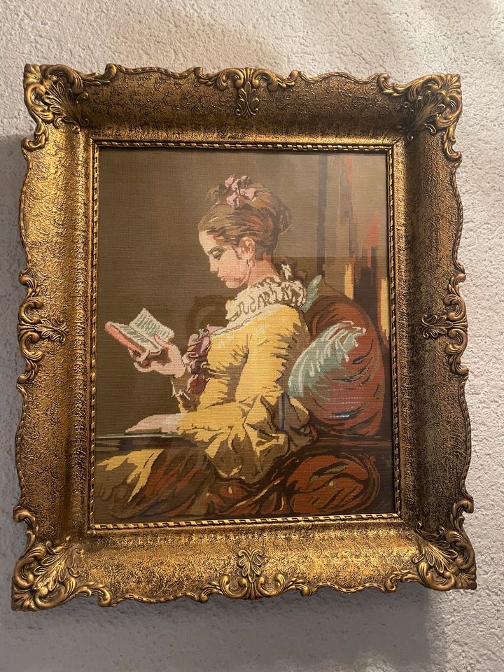 Gobelin Stickbild lesende Frau mit Goldrahmen in Gondelsheim