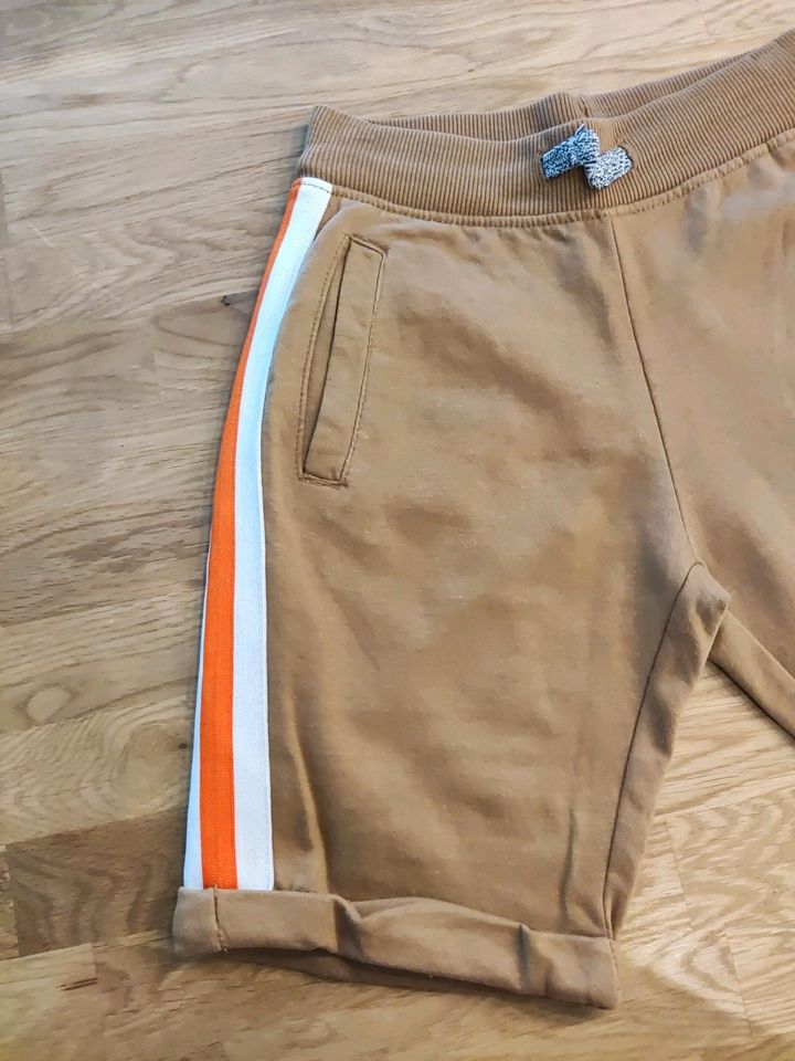 Kurze Hose 122-128 in Waltrop