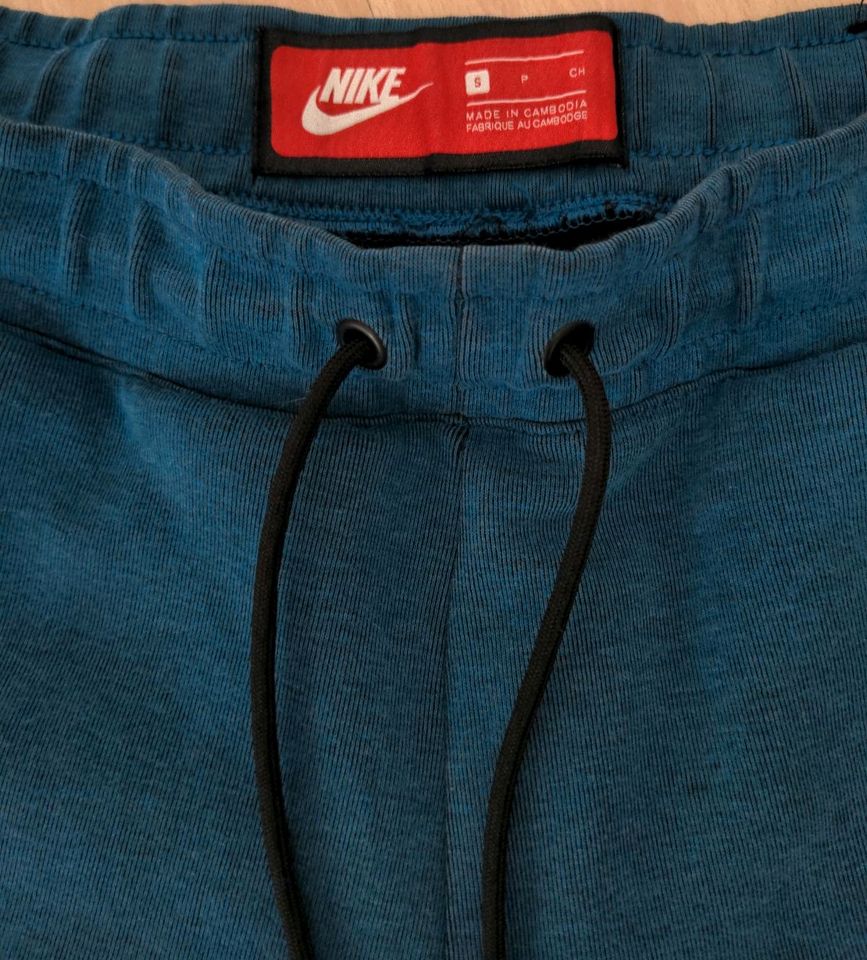 Nike Shorts Herren S/M blau top Zustand in Völklingen