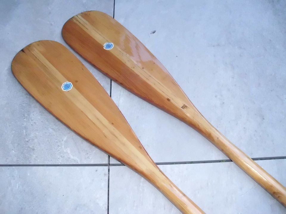 2 schöne gebr. HOLZ Stechpaddel für Kajak oder Surfboard in Gauting