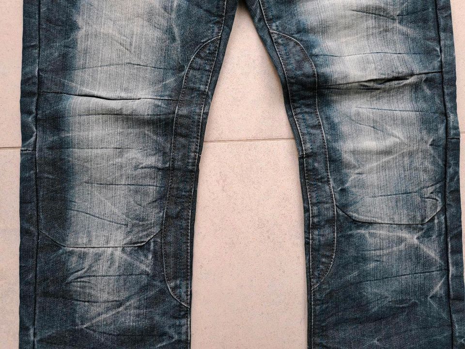 Top Gr. 152 Jeans straight gerade geschnitten used Look in Drei Gleichen
