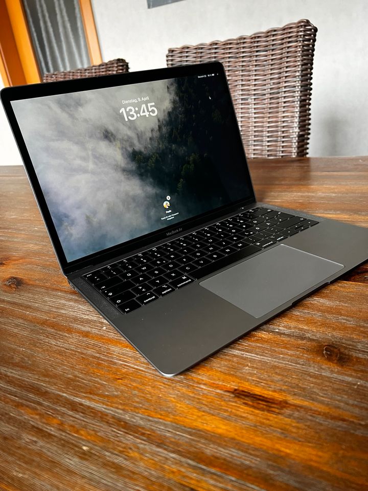 Mac Book Air 2018 in Hünfeld