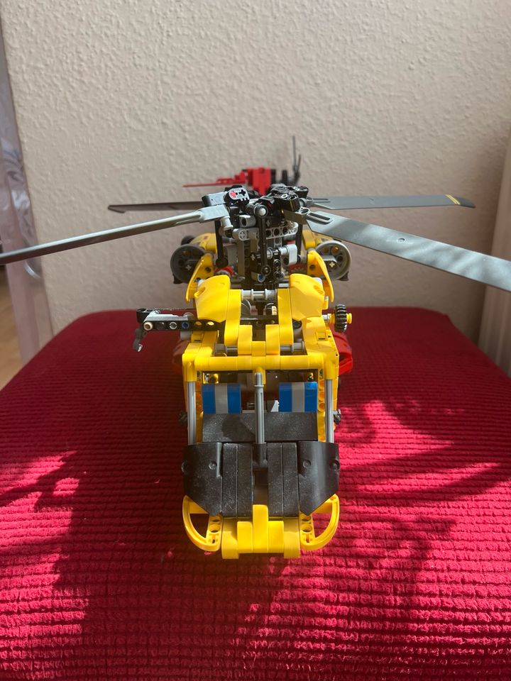 Lego Technic 9396 Helikopter Rescue in Berlin