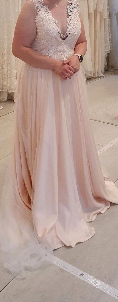 Brautkleid Apricot Hochzeitskleid Kleid Hochzeit in Odenthal