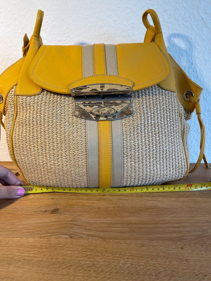 Original Prada Tasche Schultertasche Sommer gelb in Wandsbek - Hamburg  Volksdorf | eBay Kleinanzeigen ist jetzt Kleinanzeigen