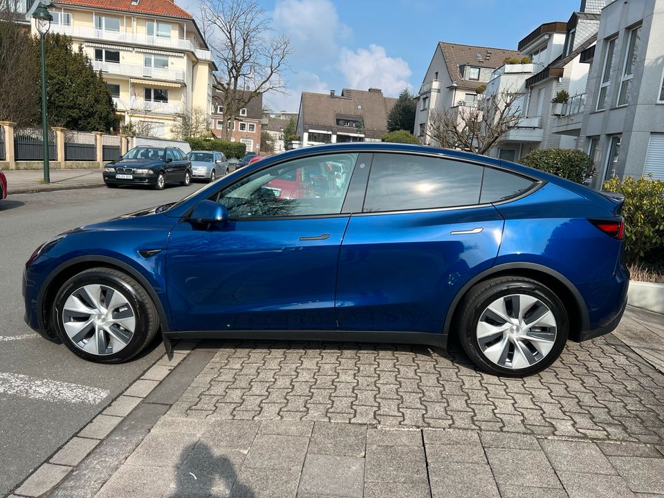 Tesla Model Y LR Dual Motor in Düsseldorf