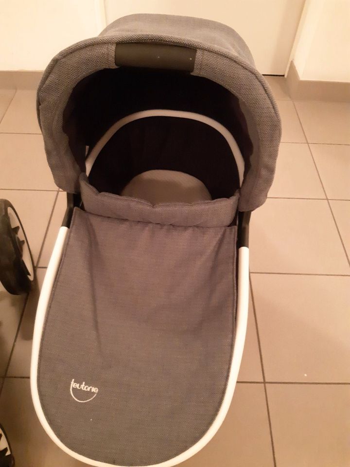 *guter Zustand*, Kinderwagen Teutonia Cosmo, + Wanne + Aufsatz in Neubiberg