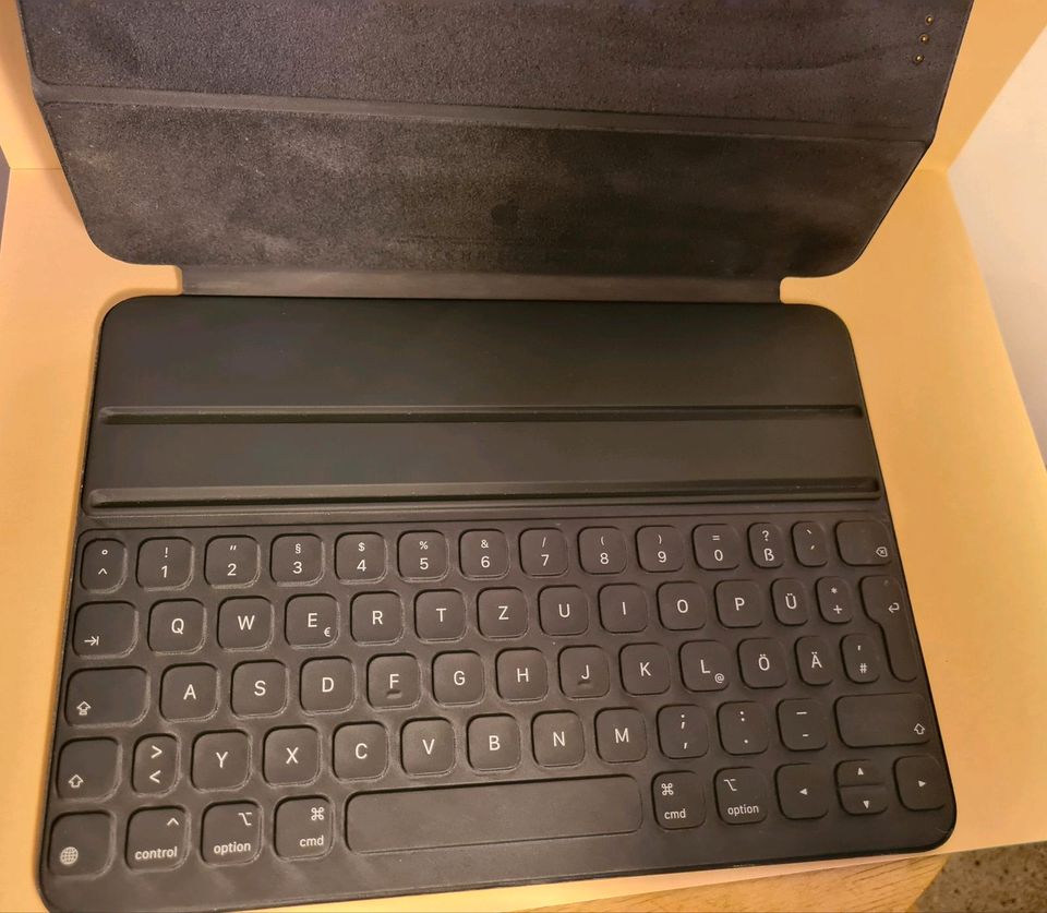 Apple iPad Smart Keyboard 11" Deutsch in Kaufbeuren