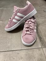 Sneakers Schuhe von Adidas in Größe 37 1/2 ungetragen Bayern - Krombach Vorschau