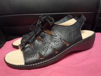 *NEU* Sandalen Leder schwarz Gr 40 Laura Berg - ungetragen Nordrhein-Westfalen - Wilnsdorf Vorschau