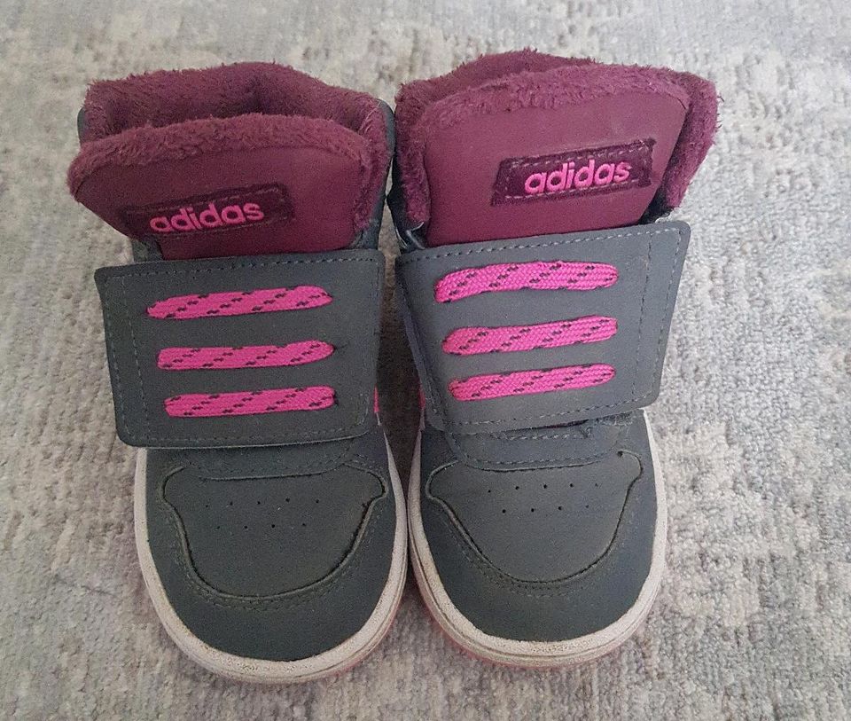 Adidas Kinderschuhe Gr.22 in Dornburg