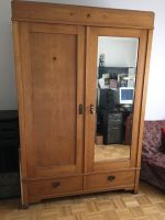 Alter Massivholzkleiderschrank /-garderobe München - Au-Haidhausen Vorschau