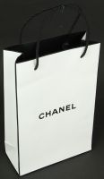 Geschenk-tüte Chanel Papier-tüte schwarz weiß Deko Aufbewahrung Niedersachsen - Langenhagen Vorschau