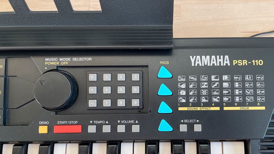 Keyboard Yamaha PSR-110 top Zustand mit Notenhalter und Netzteil in Berlin