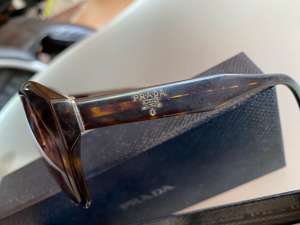 PRADA❣️Sonnenbrille Original mit Etui in Darmstadt