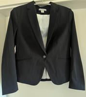 H&M taillierter Blazer kurz Gr.42 Schwarz NEUWERTIG Hessen - Kelkheim Vorschau