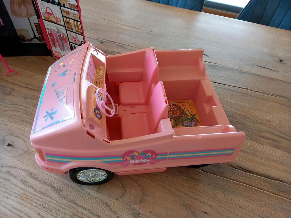 Barbie Kofferschrank und Auto in Perlesreut