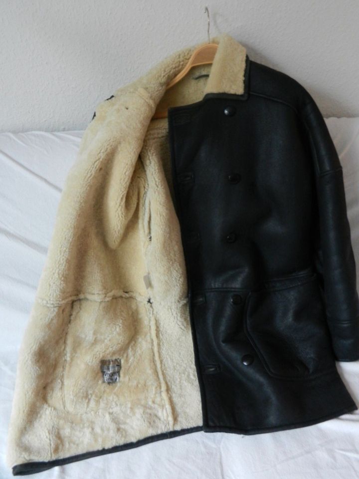 HerrenLederJacke, Lammfell, schwarzes Leder, Größe L/XL (52/54) in Neumünster