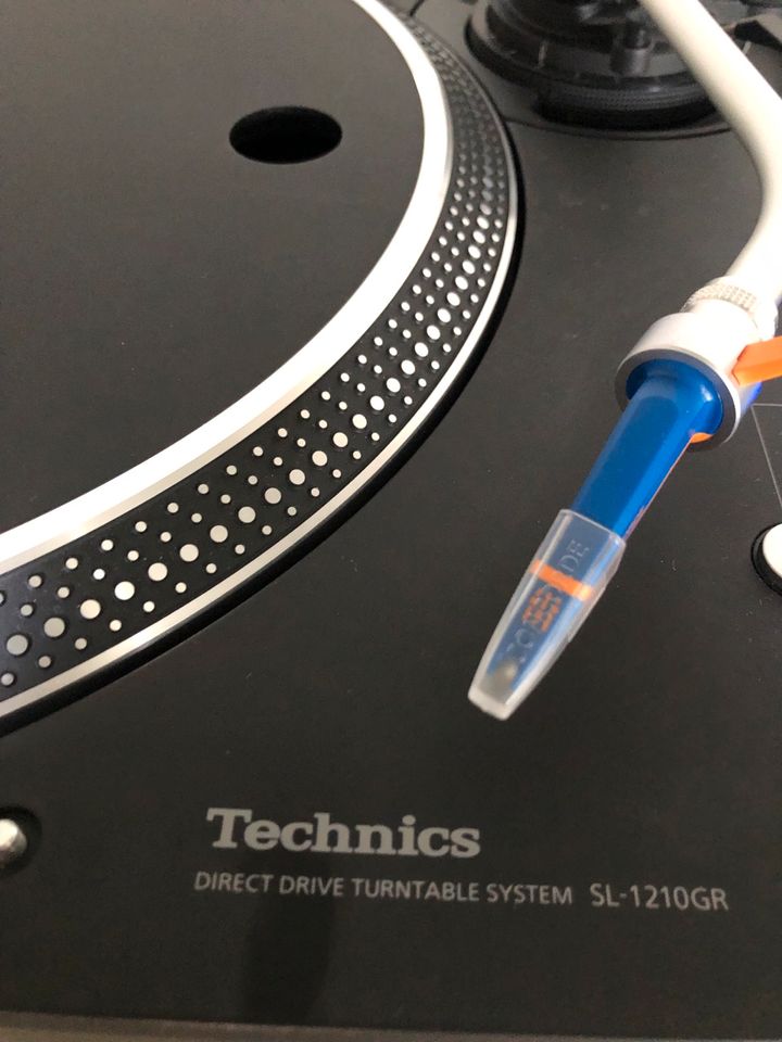 Technics Plattenspieler SL1210 GR wie Neu mit System und Headshel in Hilden