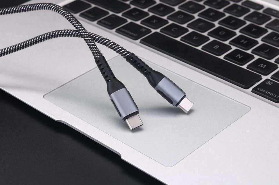 Geschäftsauflös. 100Watt USB-C Kabel 1 oder 2 Meter - 2 Stück 12€ in Hannover