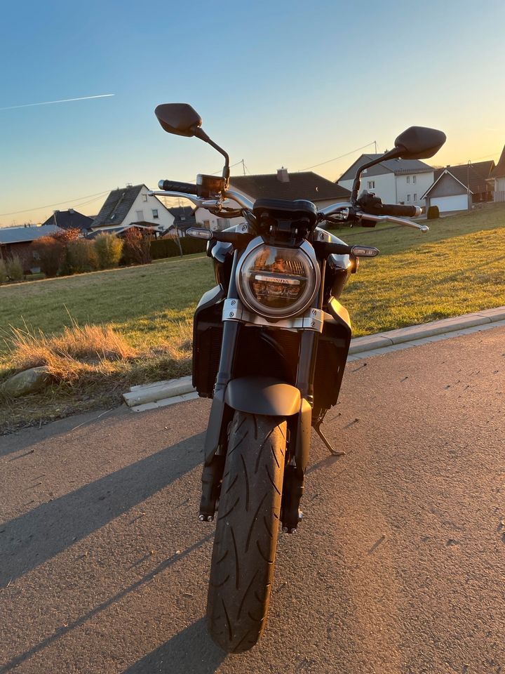 Honda CB1000R SC80 - Akrapovic - 1. Hand - 2390km - Bj. 2019 in Weitefeld