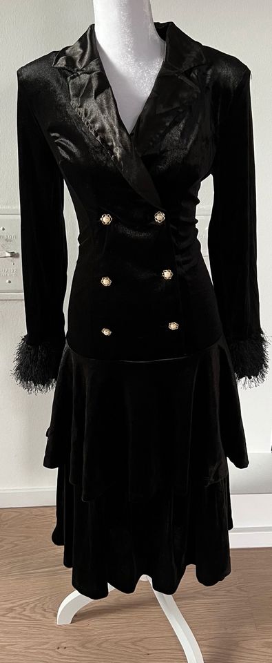 Schwarzes Samtkleid im 20s-Style in Fritzlar