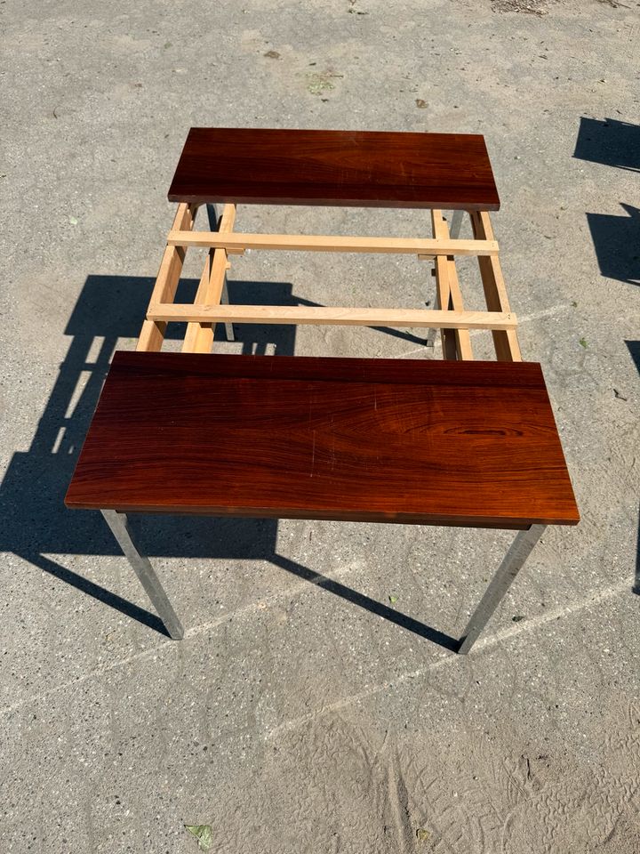 Top ausziehbarer Tisch aus Dänemark Teak Holz Chrom Beine in Berlin