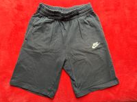 kurze Hose Shorts Nike Gr. 140 Sachsen - Plauen Vorschau