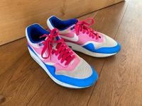 Nike Air Sneaker Größe 41 Rheinland-Pfalz - Wilgartswiesen Vorschau