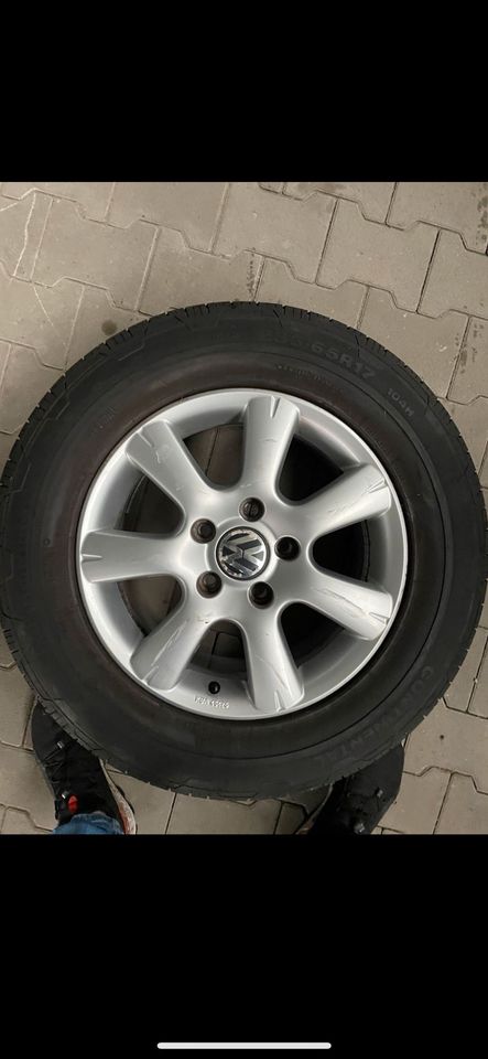 Reifen mit Felgen (touareg, Winterreifen, 235/65R17 104H ) in Erwitte